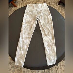 Offline by Aerie The Hugger legging. White Camo Size M